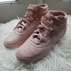 Light pink Reebok freestyle hi 6.5